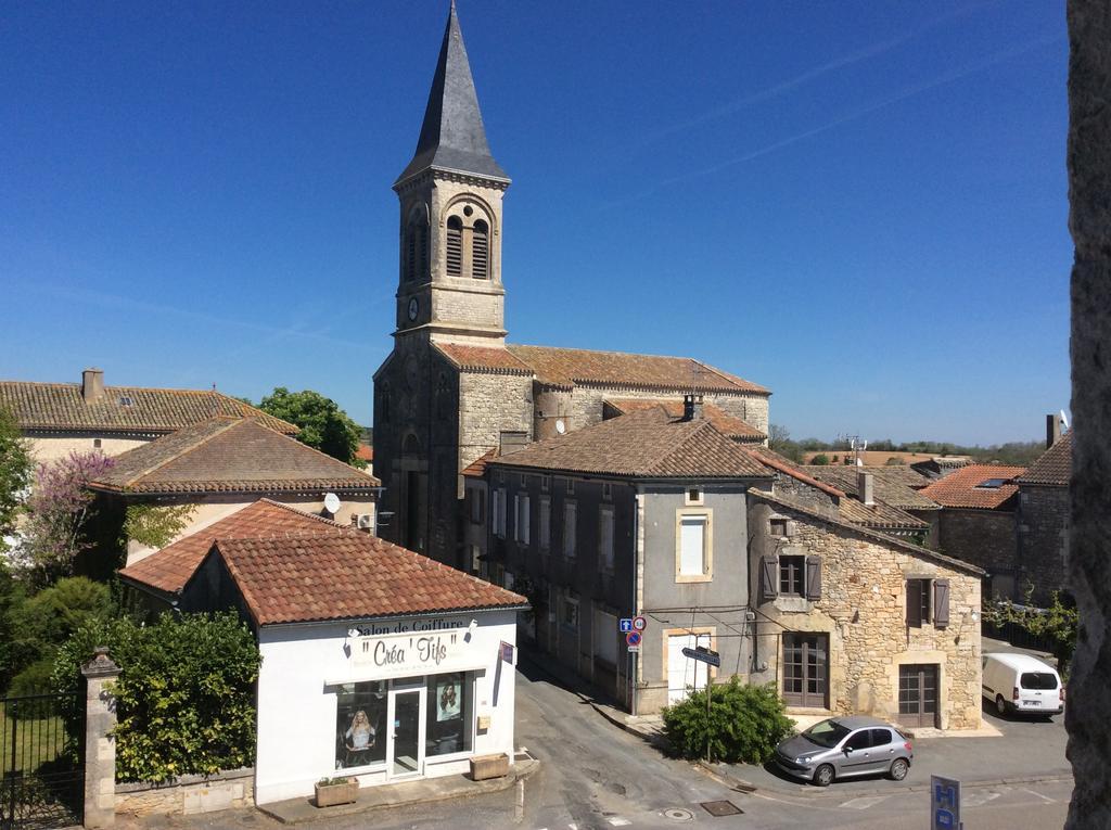 Logis Hotels- Auberge De La Tour - Hotel Et Restaurant Sauzet  Exterior photo